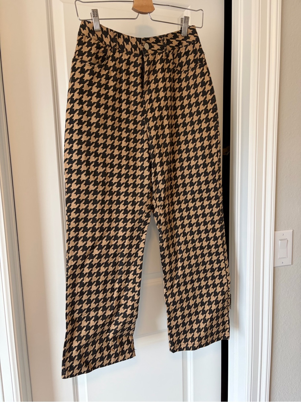 Straight Leg Houndstooth Pants in Black and Tan